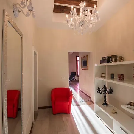 Rialto Bridge Romantic House
